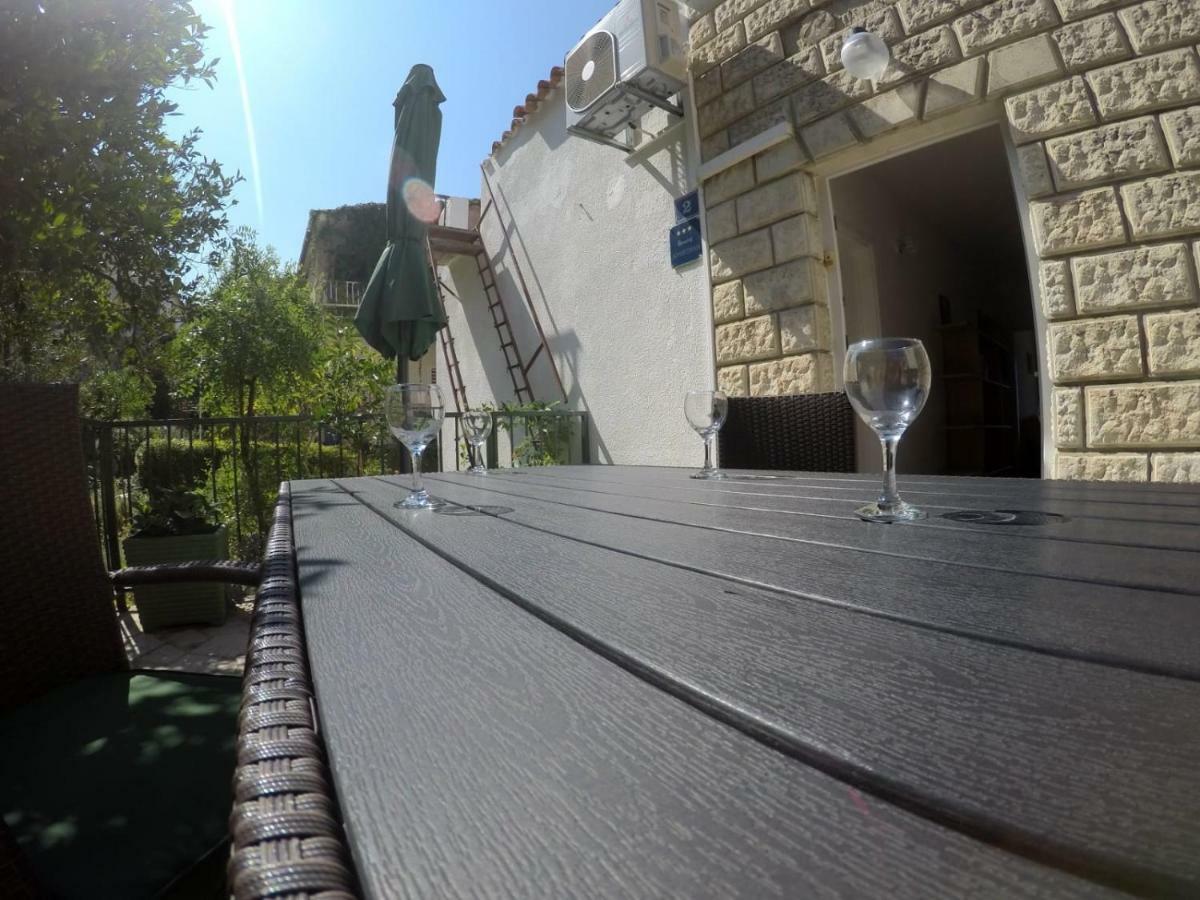 Apartman Kalajzic Omiš Zewnętrze zdjęcie